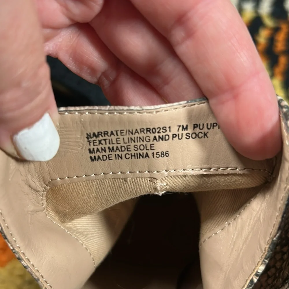 Forrest, STEVE MADDEN, snake bootie!!